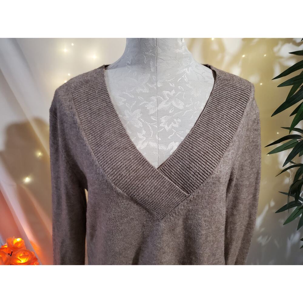 Anthropologie V Neck Tan Ribbed Hi Low Slit Knit Sweater Womens Size S Neutral - Picture 3 of 11
